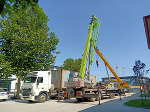 印度尼西亞的石膏粉生產(chǎn)線已全部裝箱運(yùn)抵港口，印尼的朋友坐等收貨吧。我們的安裝人員已準(zhǔn)備就緒，整裝待發(fā)。